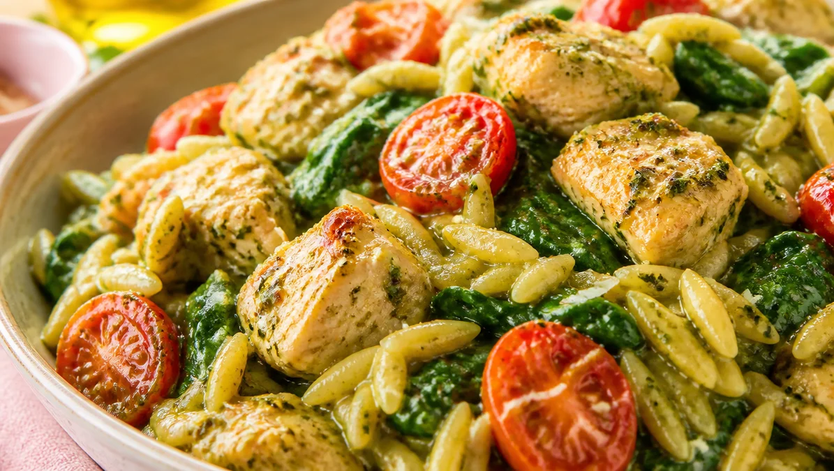 Quick Macro-Friendly Chicken Orzo with Spinach & Pesto